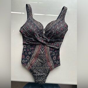 Miraclesuit size 14, black with copper metallic, worn twice in ex cond